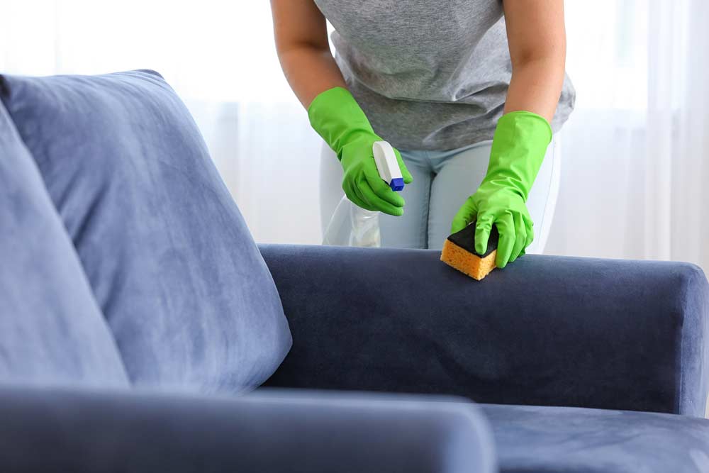 Du betrachtest gerade Sessel reinigen – Hausmittel